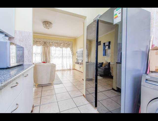2 BEDROOM APARTMENT RENTED IN WILGEHEUWEL